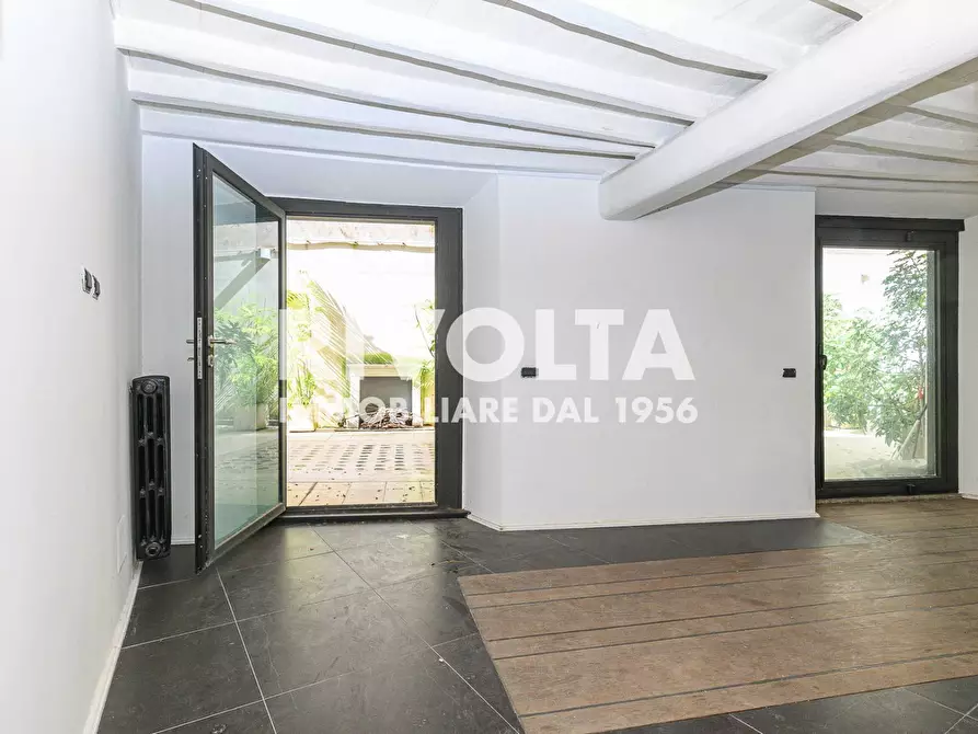 Immagine 8 di Locale commerciale in affitto  in Via Del Babuino a Roma