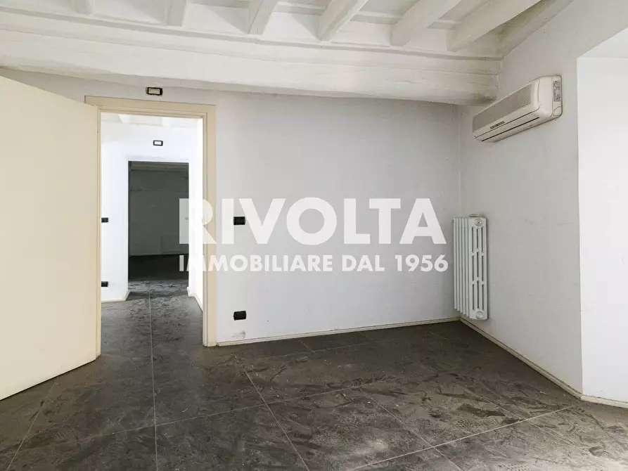 Immagine 23 di Locale commerciale in affitto  in Via Del Babuino a Roma