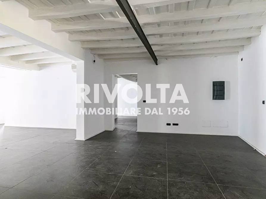 Immagine 18 di Locale commerciale in affitto  in Via Del Babuino a Roma