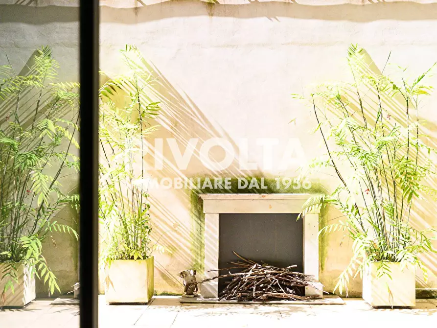 Immagine 39 di Locale commerciale in affitto  in Via Del Babuino a Roma