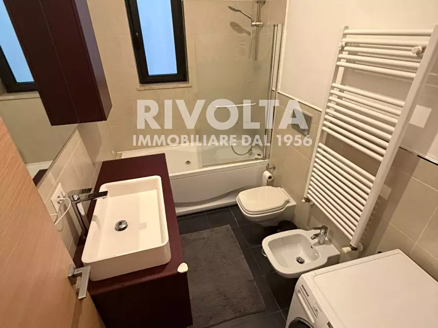 Immagine 9 di Appartamento in affitto  in via fernando colombo a Roma