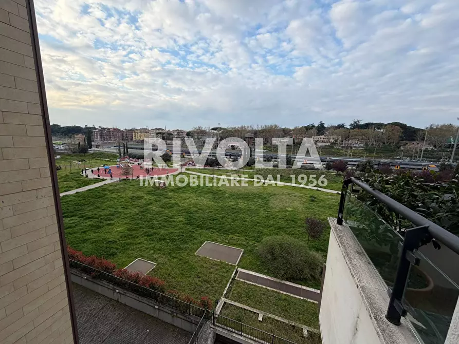 Immagine 2 di Appartamento in affitto  in via fernando colombo a Roma