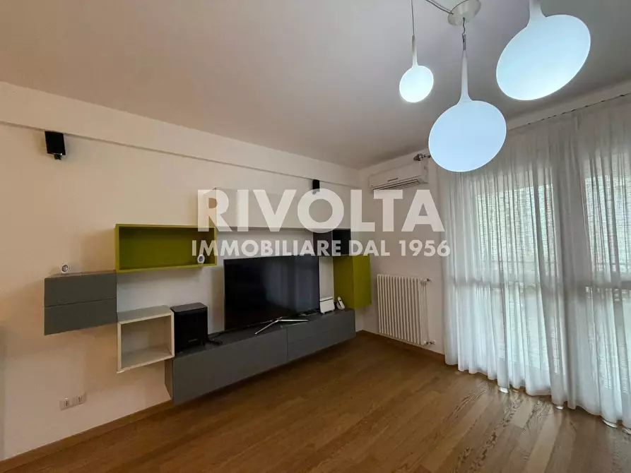 Immagine 11 di Appartamento in affitto  in via fernando colombo a Roma