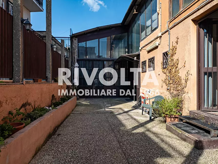 Immagine 1 di Locale commerciale in vendita  in via casilina a Roma