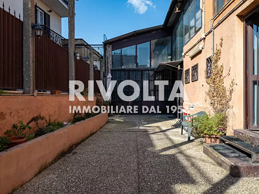 Immagine 3 di Locale commerciale in vendita  in via casilina a Roma