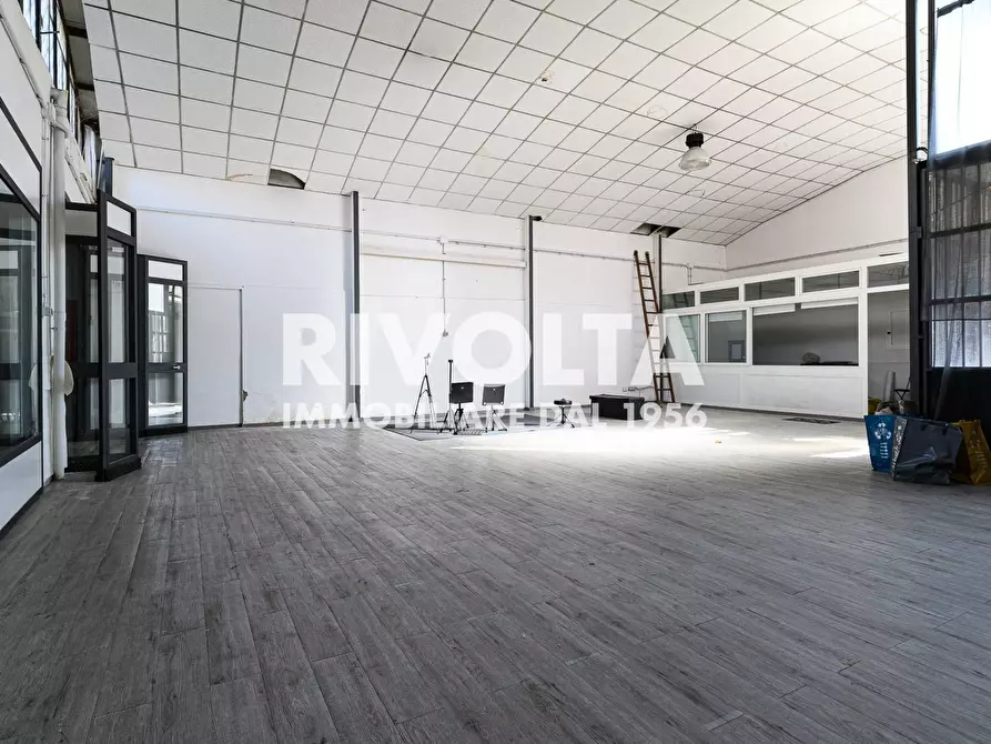 Immagine 7 di Locale commerciale in vendita  in via casilina a Roma