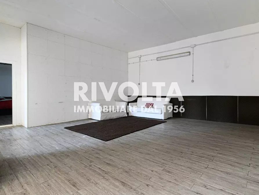 Immagine 8 di Locale commerciale in vendita  in via casilina a Roma