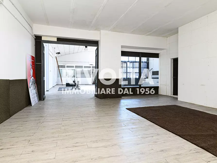 Immagine 9 di Locale commerciale in vendita  in via casilina a Roma