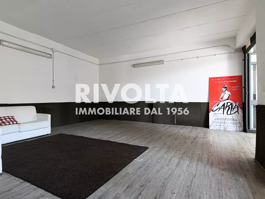 Immagine 10 di Locale commerciale in vendita  in via casilina a Roma