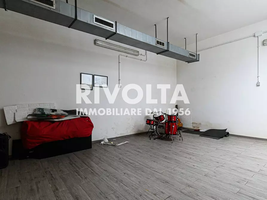 Immagine 11 di Locale commerciale in vendita  in via casilina a Roma