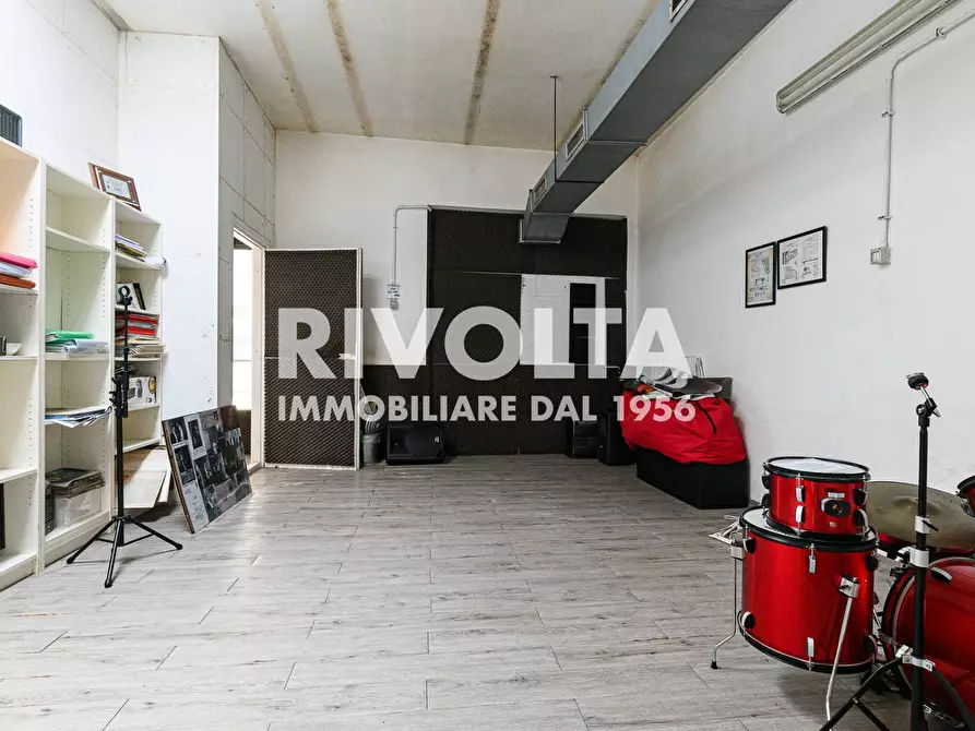 Immagine 13 di Locale commerciale in vendita  in via casilina a Roma