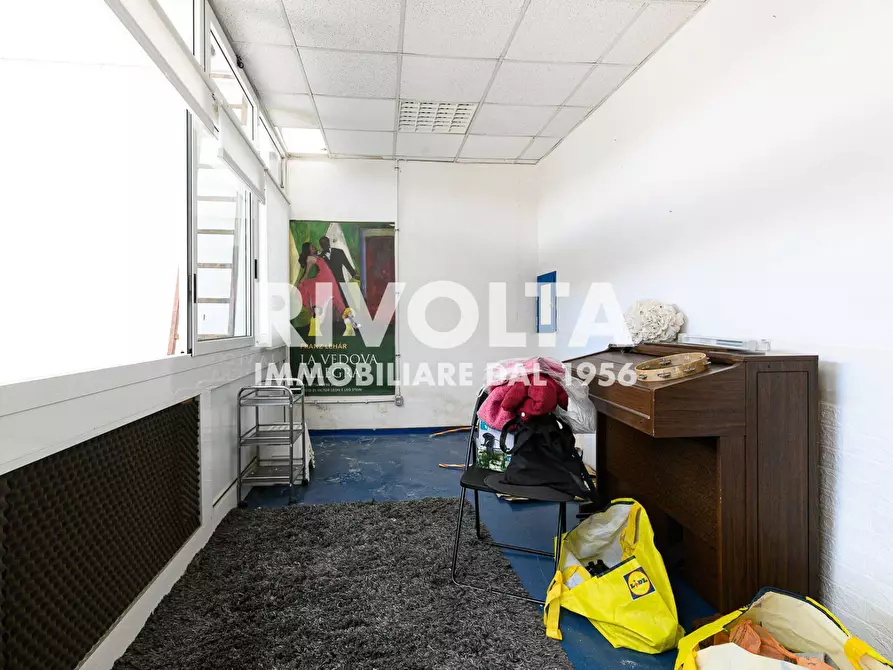 Immagine 14 di Locale commerciale in vendita  in via casilina a Roma