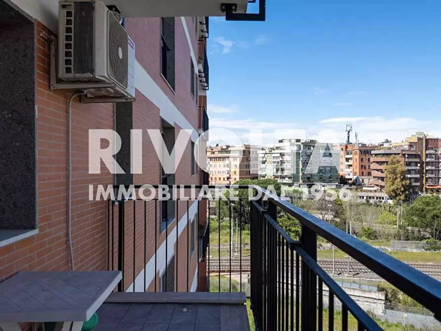 Immagine 3 di Appartamento in vendita  in Via Del Fornetto a Roma