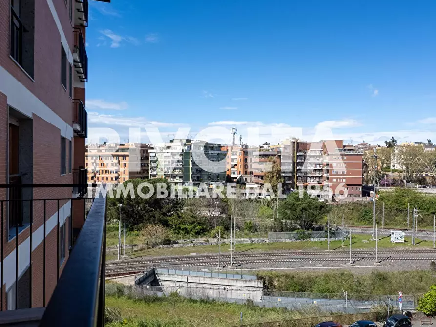 Immagine 4 di Appartamento in vendita  in Via Del Fornetto a Roma