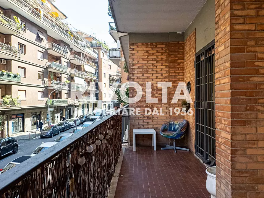 Immagine 2 di Appartamento in vendita  in Via Cupra a Roma