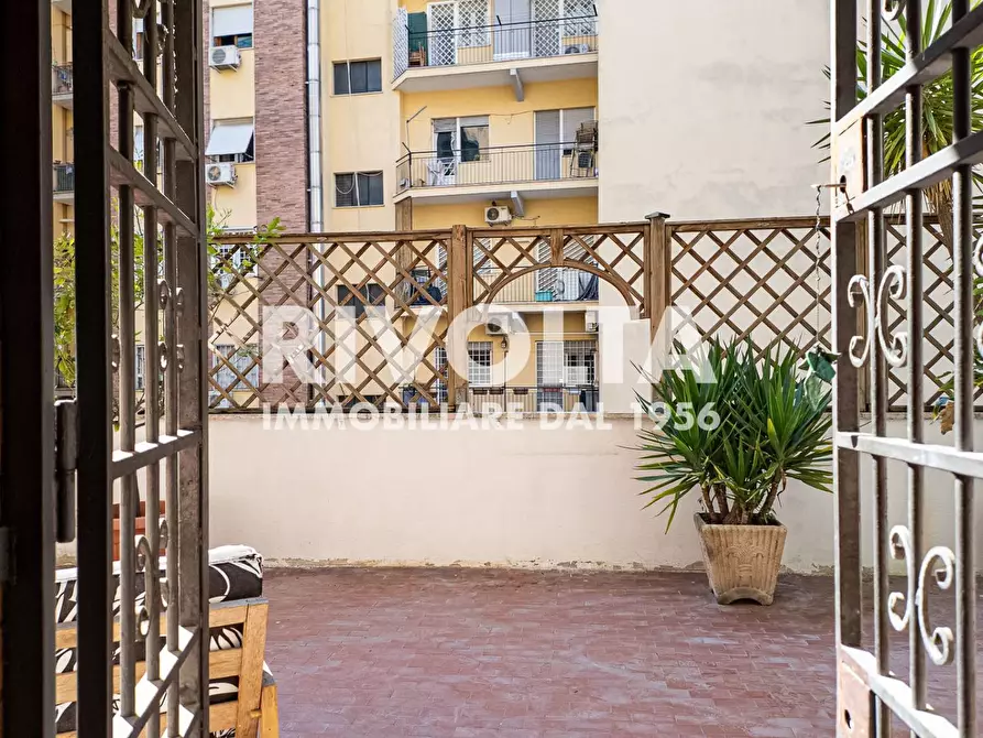 Immagine 5 di Appartamento in vendita  in Via Cupra a Roma