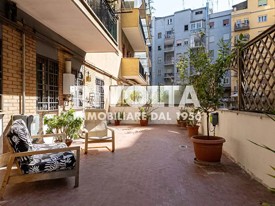 Immagine 7 di Appartamento in vendita  in Via Cupra a Roma