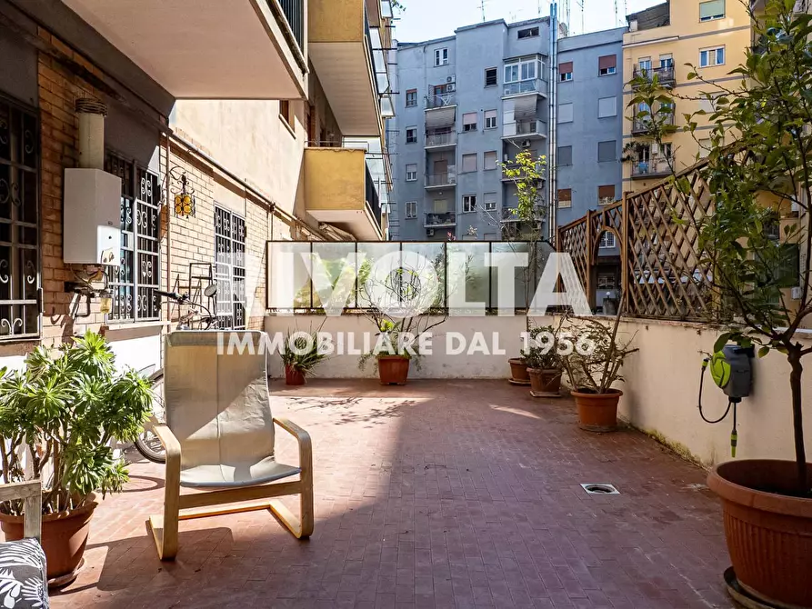 Immagine 8 di Appartamento in vendita  in Via Cupra a Roma