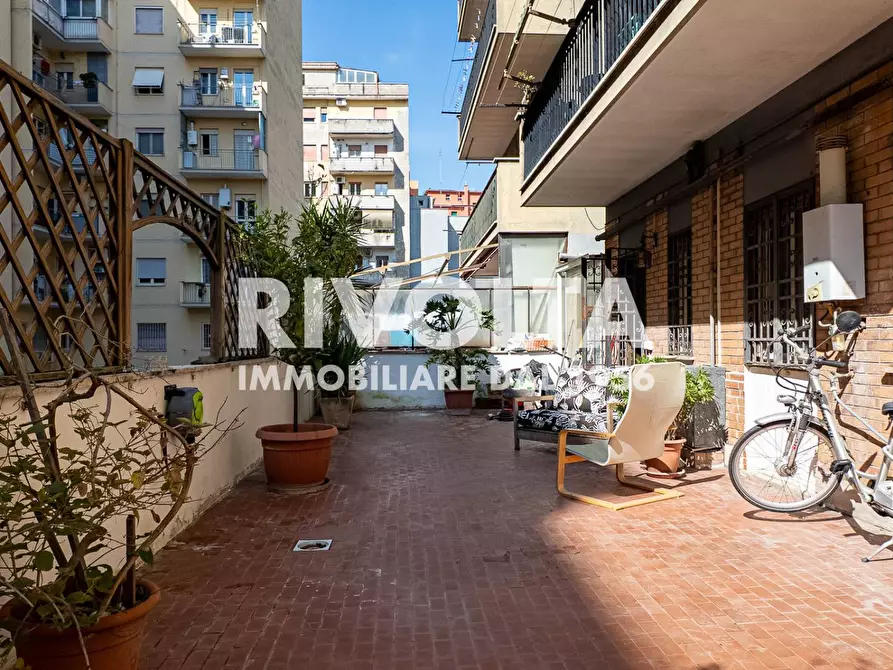 Immagine 9 di Appartamento in vendita  in Via Cupra a Roma