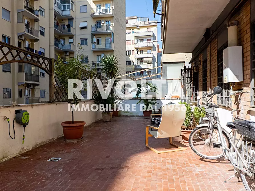 Immagine 10 di Appartamento in vendita  in Via Cupra a Roma