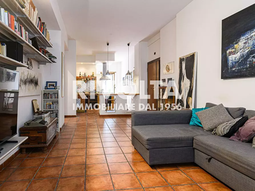 Immagine 15 di Appartamento in vendita  in Via Cupra a Roma