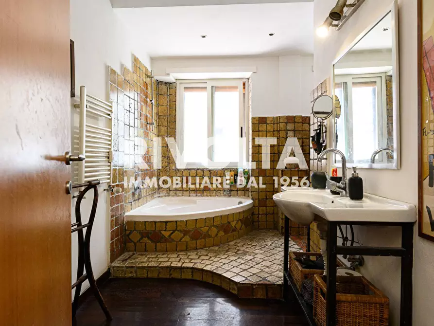 Immagine 21 di Appartamento in vendita  in Via Cupra a Roma