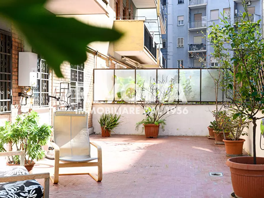 Immagine 38 di Appartamento in vendita  in Via Cupra a Roma