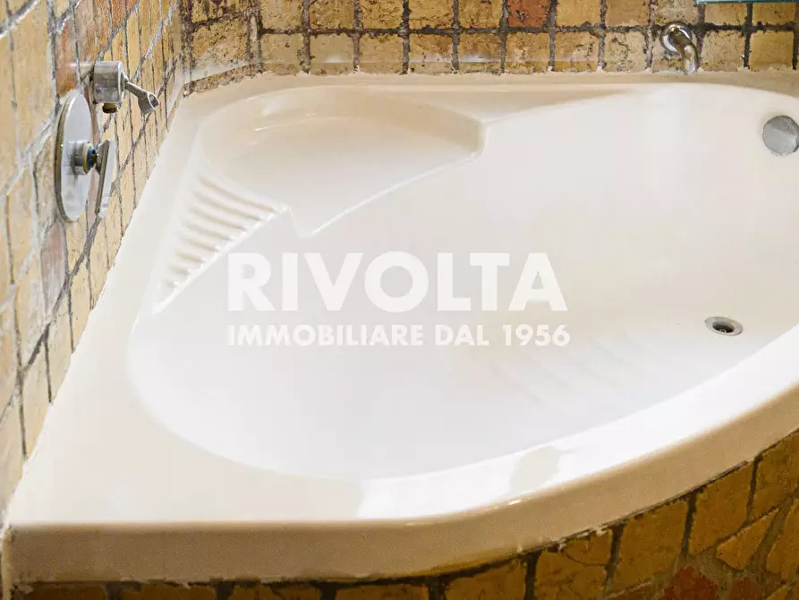 Immagine 45 di Appartamento in vendita  in Via Cupra a Roma