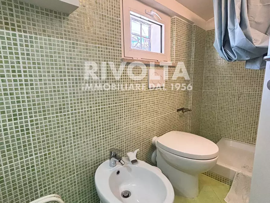 Immagine 13 di Villa in vendita  in Via Varazze a Fiumicino