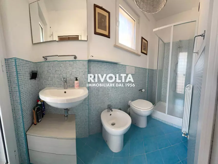 Immagine 10 di Villa in vendita  in Via Varazze a Fiumicino