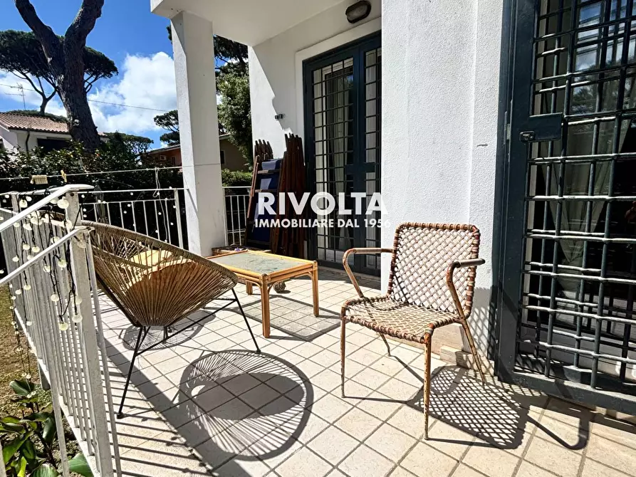 Immagine 3 di Villa in vendita  in Via Varazze a Fiumicino