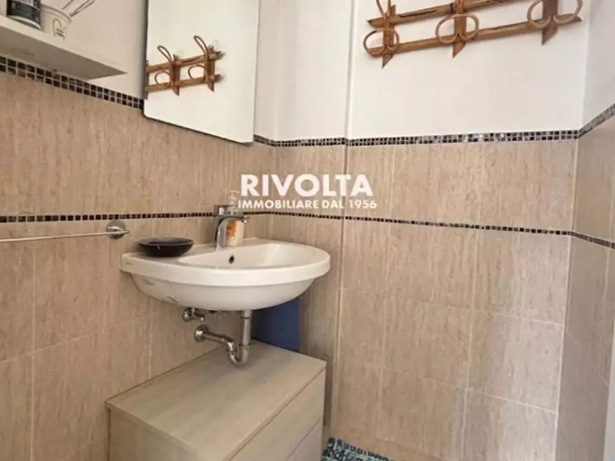 Immagine 23 di Villa in vendita  in Via Varazze a Fiumicino