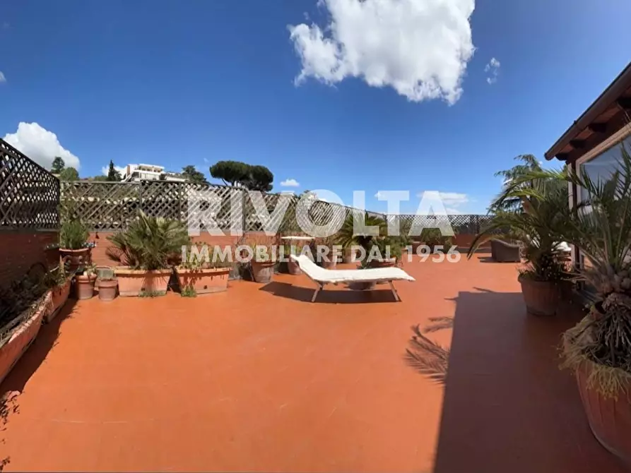 Immagine 2 di Appartamento in vendita  in Via della Mendola a Roma
