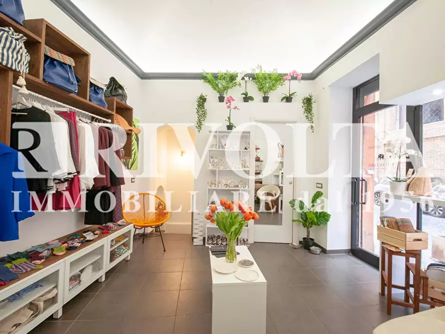 Immagine 4 di Locale commerciale in vendita  in Via Della Chiesa Nuova a Roma