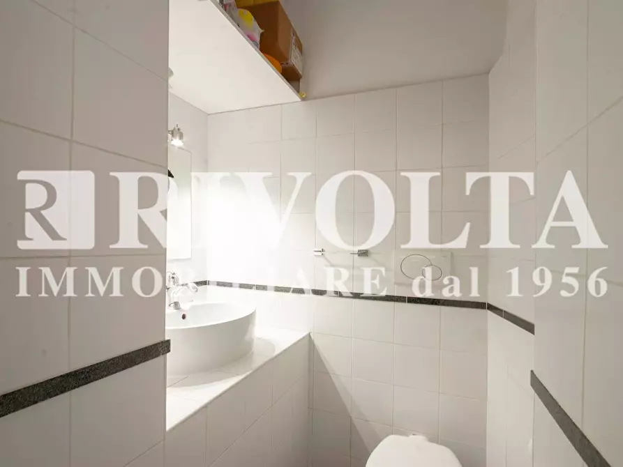 Immagine 6 di Locale commerciale in vendita  in Via Della Chiesa Nuova a Roma