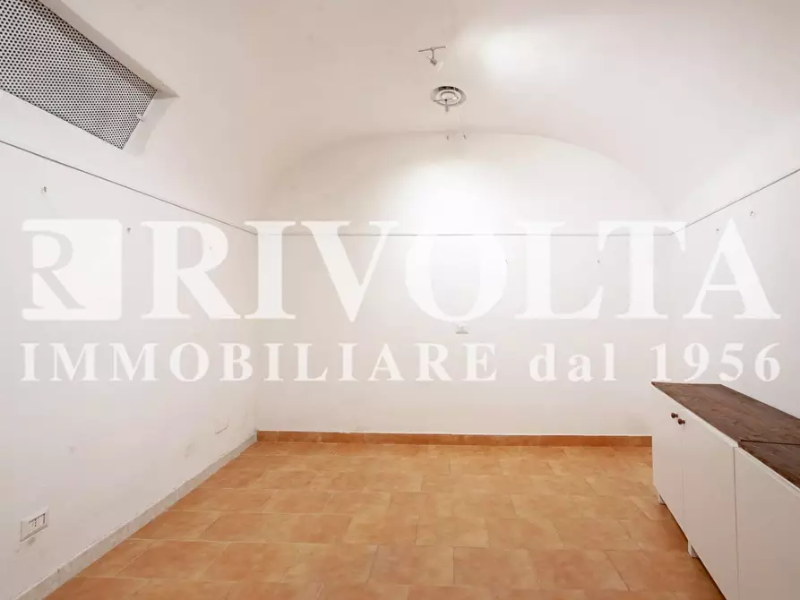 Immagine 9 di Locale commerciale in vendita  in Via Della Chiesa Nuova a Roma