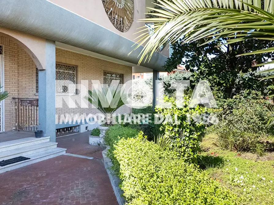 Immagine 1 di Villa in vendita  in Via Rocca Imperiale a Roma