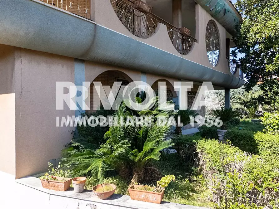 Immagine 2 di Villa in vendita  in Via Rocca Imperiale a Roma