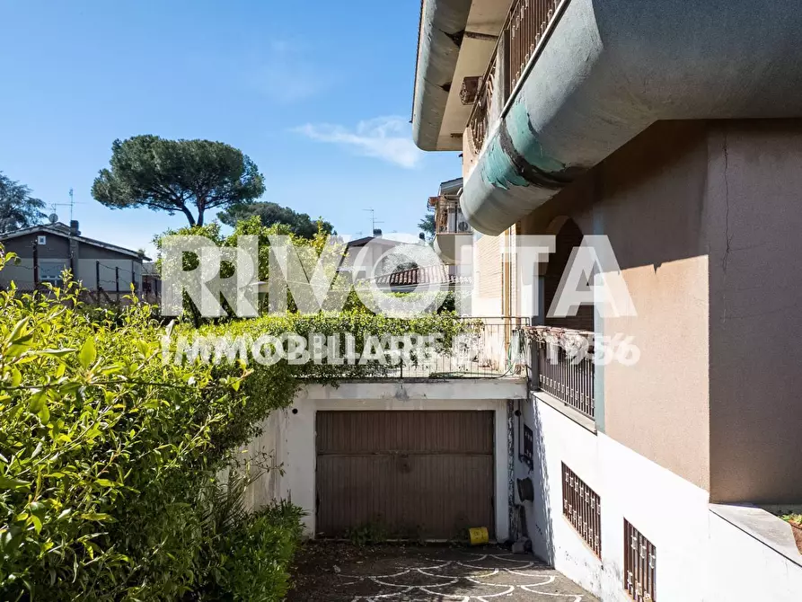 Immagine 3 di Villa in vendita  in Via Rocca Imperiale a Roma