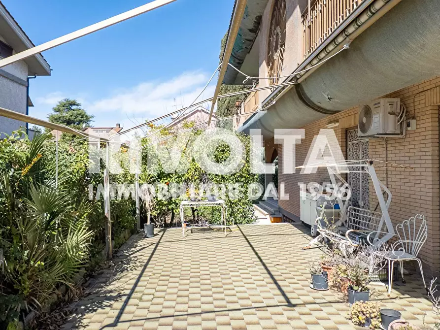 Immagine 5 di Villa in vendita  in Via Rocca Imperiale a Roma