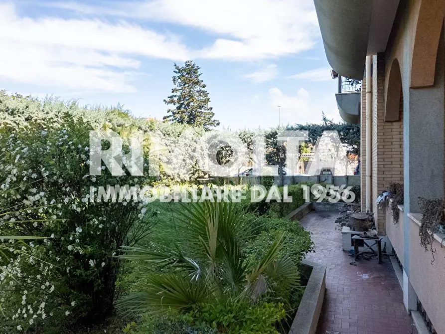 Immagine 10 di Villa in vendita  in Via Rocca Imperiale a Roma