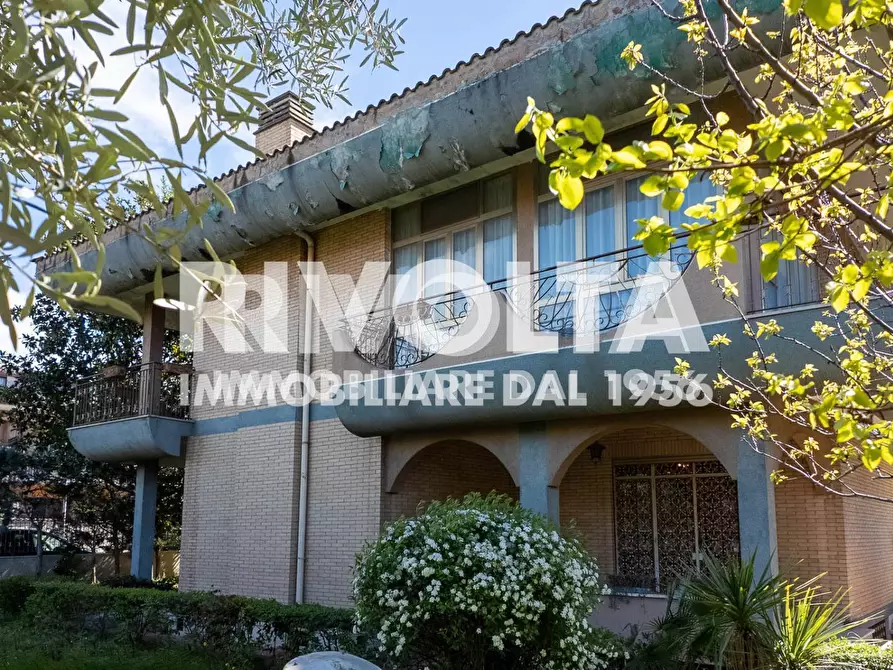 Immagine 13 di Villa in vendita  in Via Rocca Imperiale a Roma