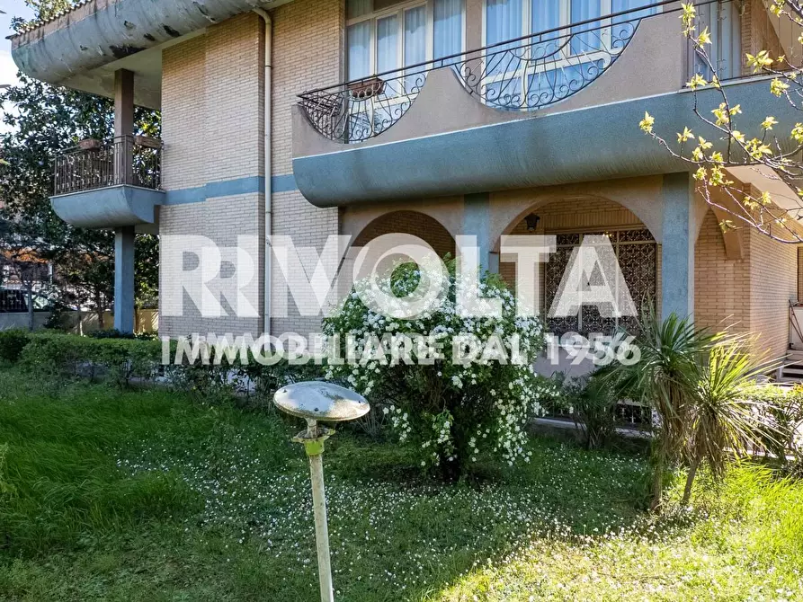 Immagine 14 di Villa in vendita  in Via Rocca Imperiale a Roma