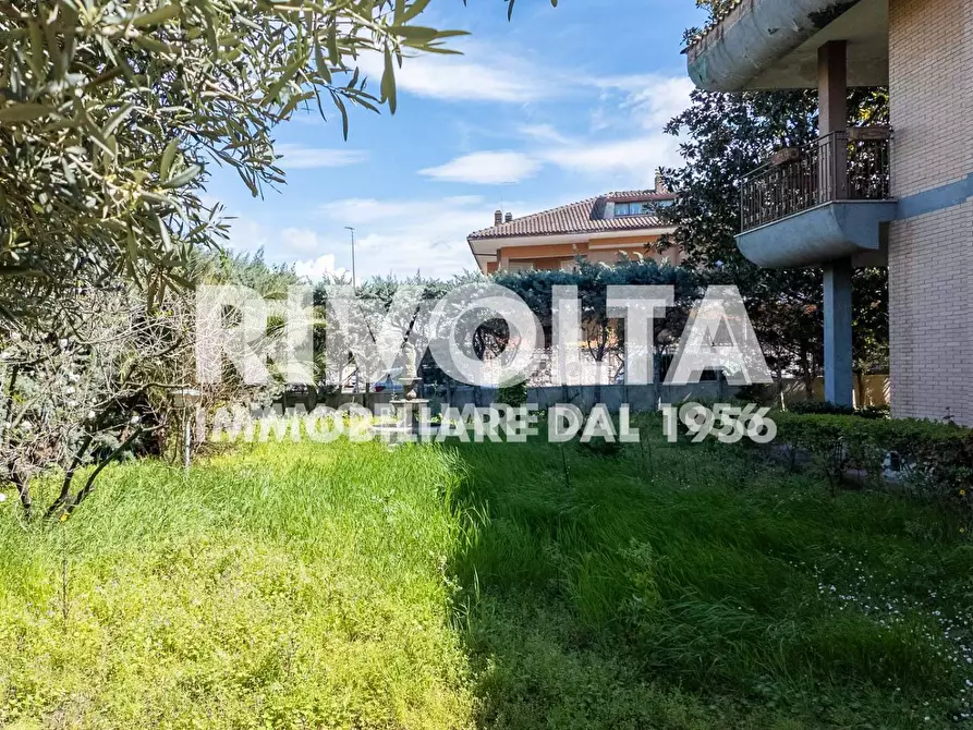 Immagine 15 di Villa in vendita  in Via Rocca Imperiale a Roma