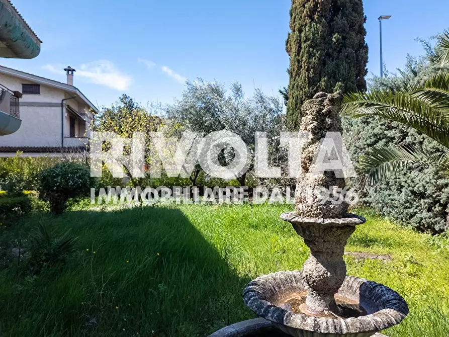 Immagine 17 di Villa in vendita  in Via Rocca Imperiale a Roma