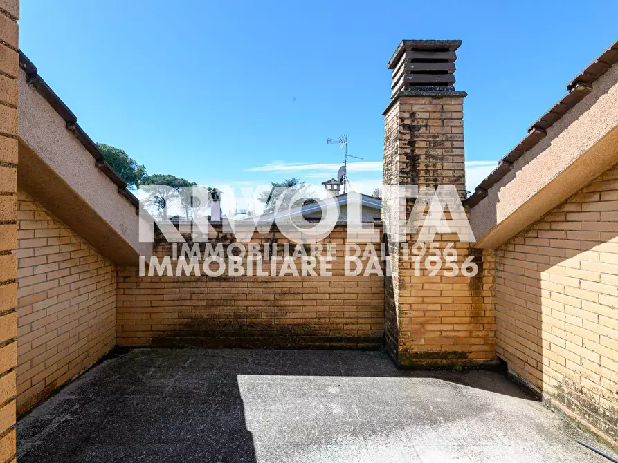 Immagine 71 di Villa in vendita  in Via Rocca Imperiale a Roma