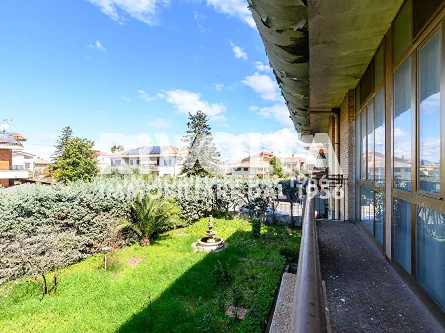 Immagine 74 di Villa in vendita  in Via Rocca Imperiale a Roma