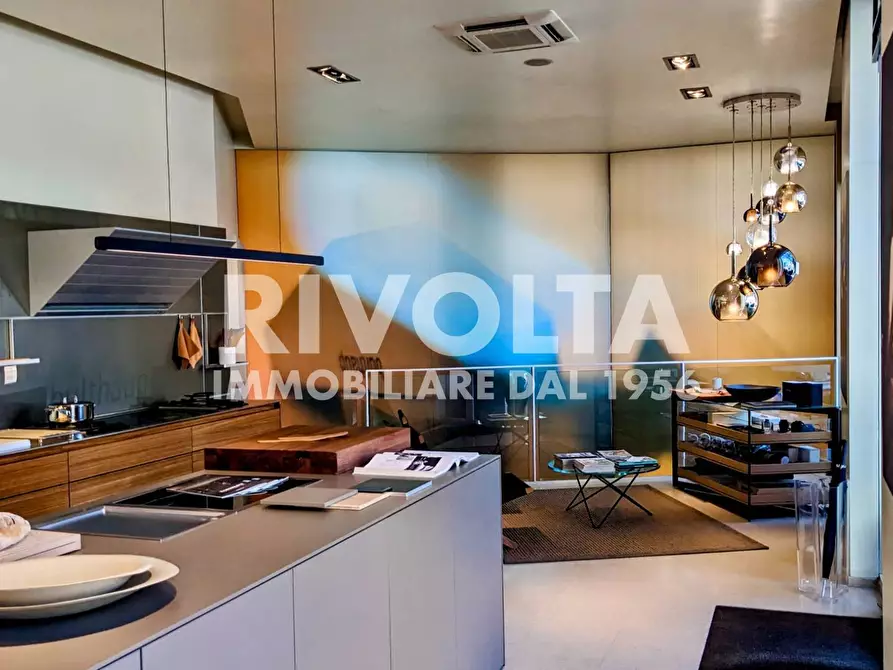 Immagine 1 di Attività commerciale in affitto  in Piazza Cuba a Roma