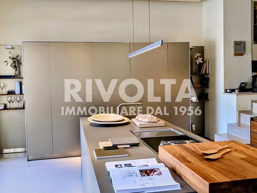 Immagine 2 di Attività commerciale in affitto  in Piazza Cuba a Roma