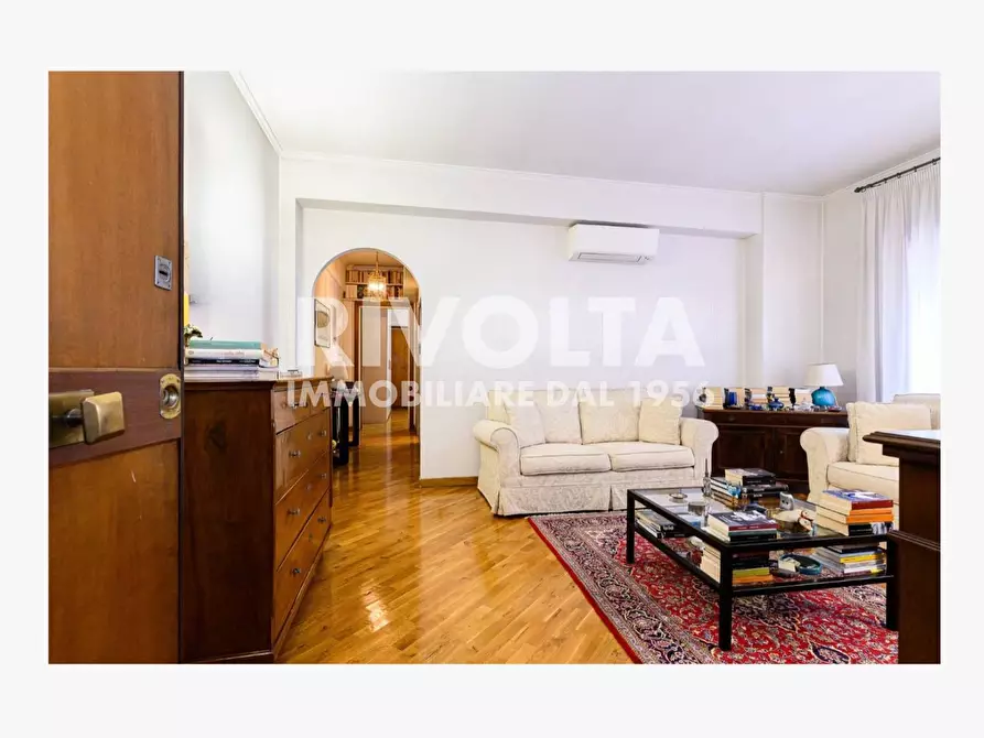 Immagine 3 di Appartamento in vendita  in Via Appia Nuova a Roma